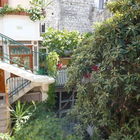 Апартаменты And Ivica Трогир