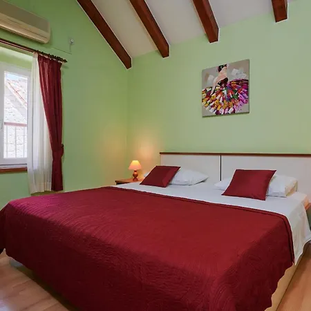 And Ivica Апартаменты Трогир