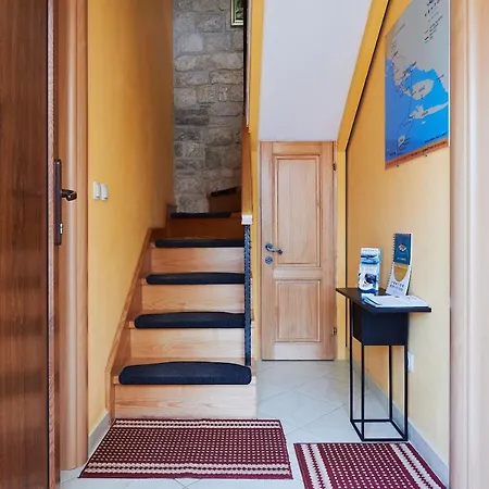 Апартаменты And Ivica Трогир